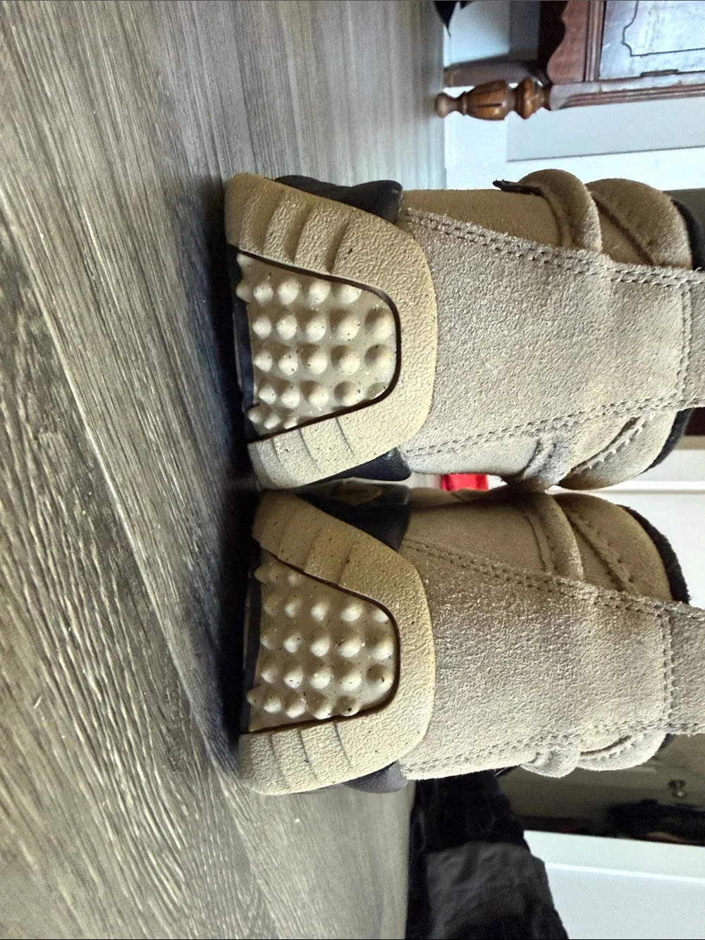 Nike Men’s Beige Suede Zip-Front Casual Shoes size 7 Mens 8.5 Womens